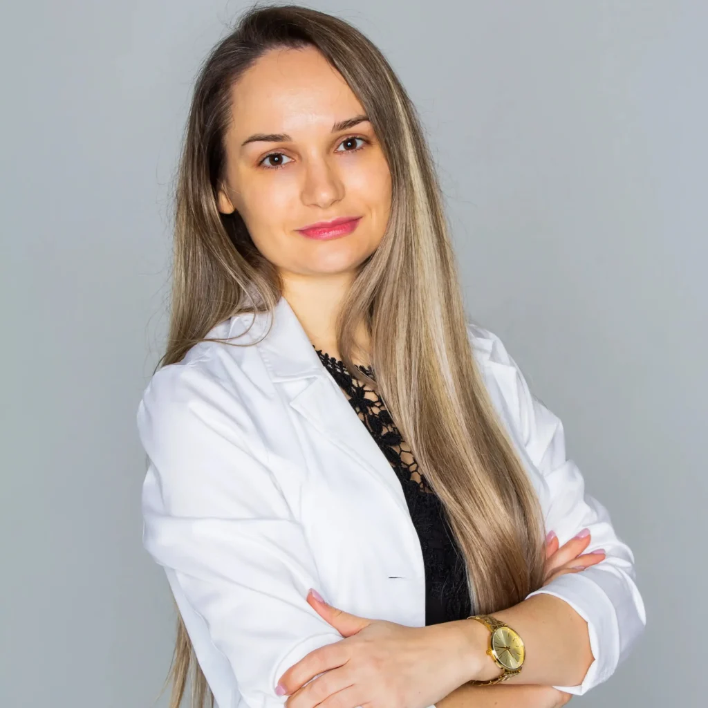 Retrat de la Dra. Manuela Gheorghiu, metgessa especialista en medicina estètica a Barcelona.